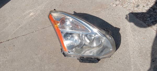 2011 NISSAN ROGUE RIGHT HEADLIGHT