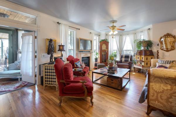 SLEEPS LARGE GROUPS – PRESCOTT VICTORIAN VACATION RENTAL+SPA and GYM