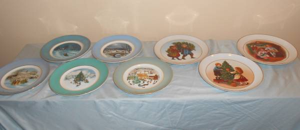 Avon Wedgwood 22K Gold trimmed Christmas Plates Lot Of 8 1976-1983