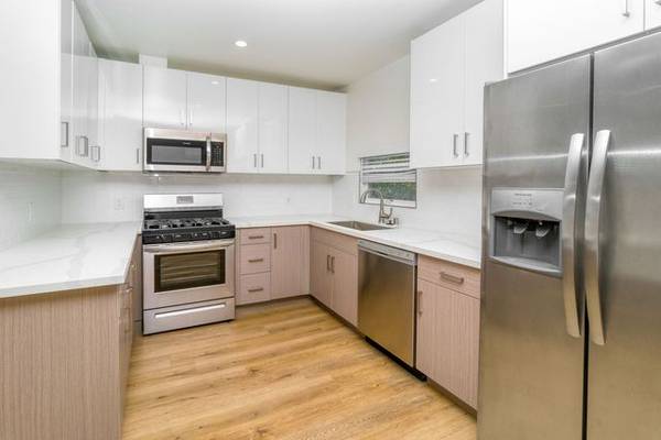 Cozy 1 Bedroom Apartment is Near Downtown-/-close to SCHOOLS!