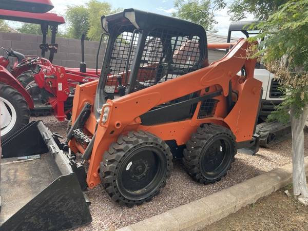 Bobcat S530 (2015) 1,550hrs.