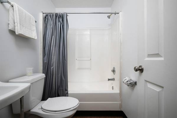 Handicapped Accessible Apartments, Flat Screen TVs, Fully Furnished