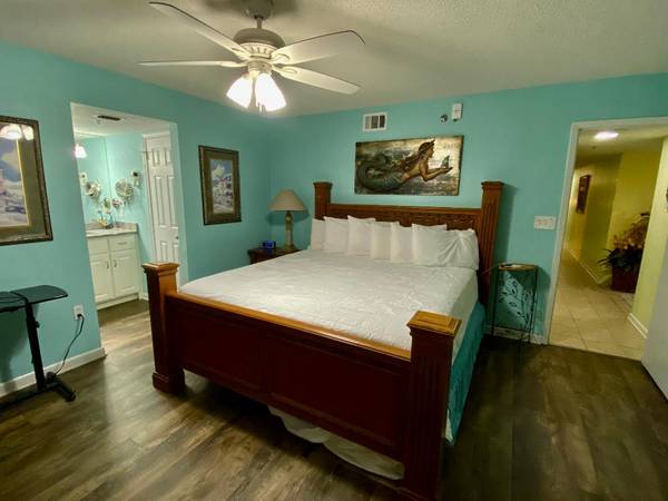 3 BEDROOM 2 BATH~ SLEEPS 10~VACATION RENTAL