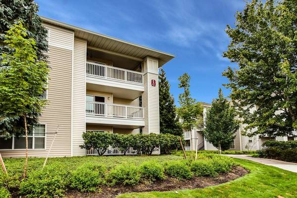 Walk-in Closet, Carpet in Bedrooms, Carports