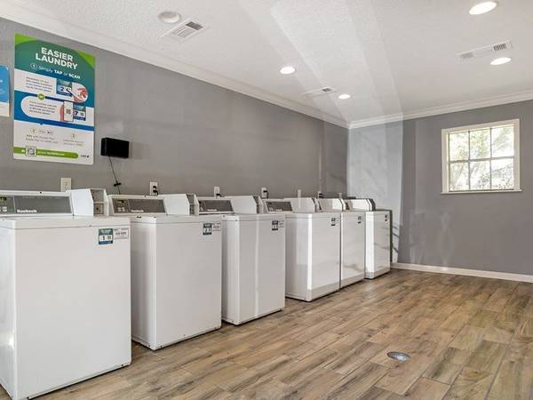 Air Conditioning, Pet Friendly, Laundry Room