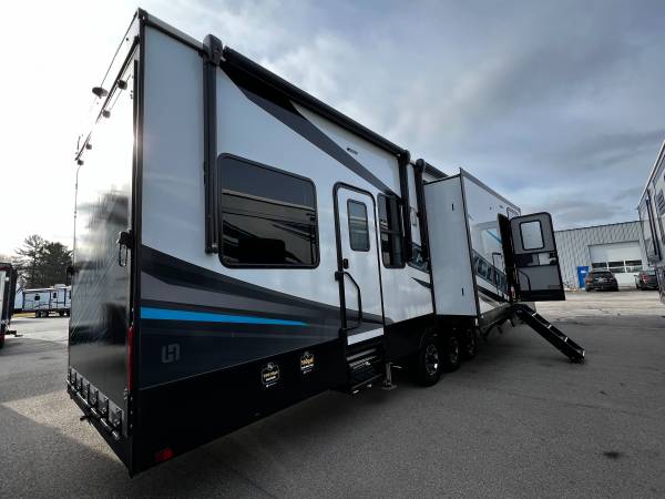 2023 Heartland Cyclone 4006 Toy Hauler RV 5th Wheel SAVE $20,000!