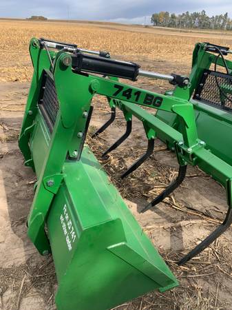 New 740,158 and 741 Euro bucket grapples