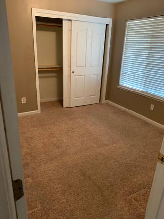 Room For Rent (Private bedroom/ Shared bathroom)