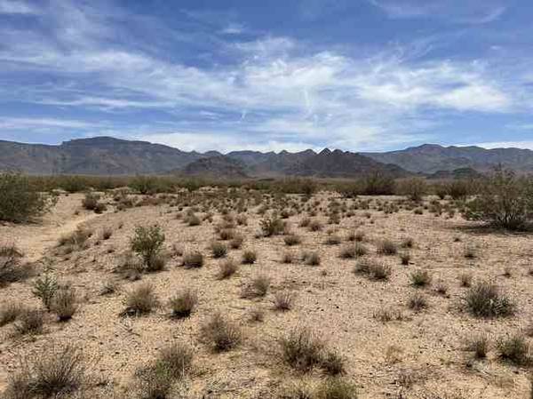 1.25 Acres Close to Kingman AND Grand Canyon West!