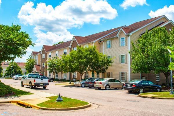 Guest Laundromat on Site, No Long-Term Lease Required, Dishwasher