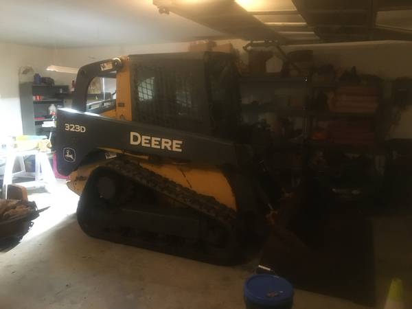 Deere skidsteer