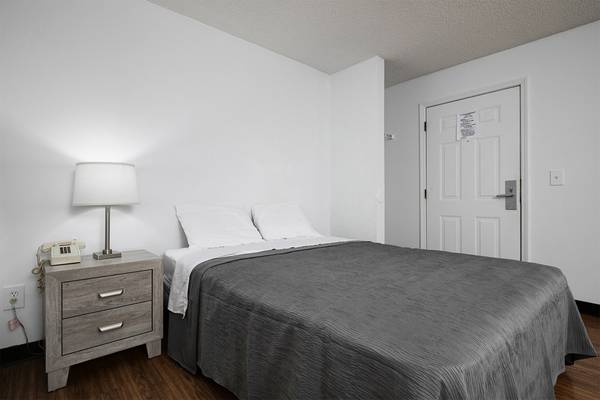 Handicapped Accessible Apartments, Flat Screen TVs, Fully Furnished