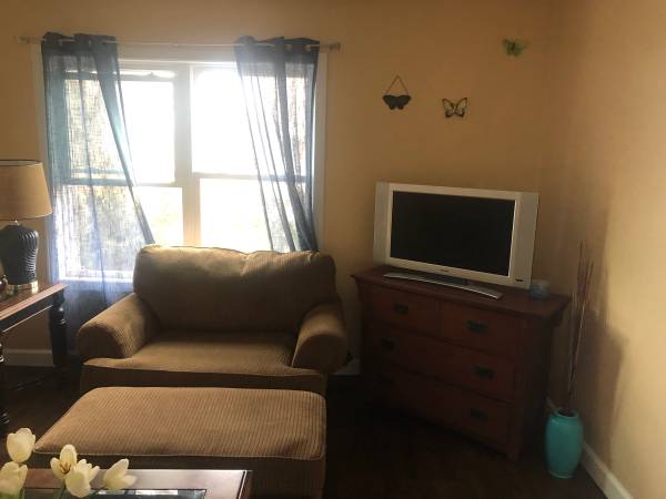 Private furnished duplex, utilities/internet included.