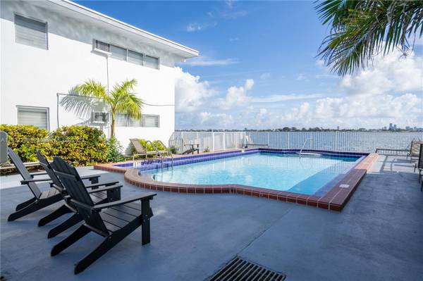 Top floor 2Bed/1Bath with endless water views and private balcony