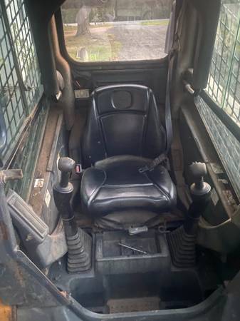 323D Deere skidsteer