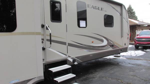 2018 JAYCO EAGLE MODEL # 330RSTS 3 SLIDES 39.3 FT LONG THIS JAYCO HAS