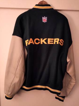 Green Bay Packers varsity jacket.100% Genuine leather and wool.