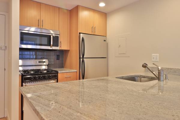 STUNNING L SHAPE STUDIO LAYOUT WITH W/D IN UNIT! OPEN HOUSE MON-FRI!!