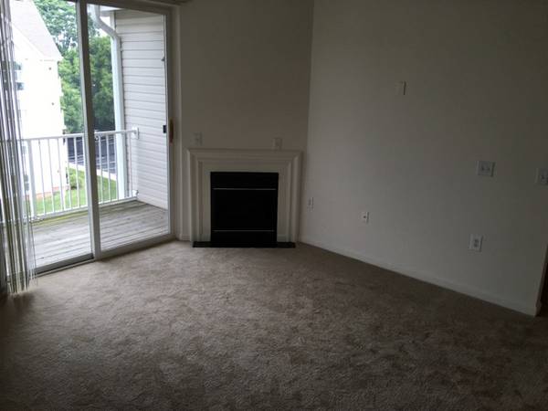 Gas Appliances, Walk in Closets, Washer and Dryer in Unit, Fireplace