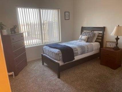 Handicap Accessible, Full size Washer/Dryer, 9 foot Ceilings