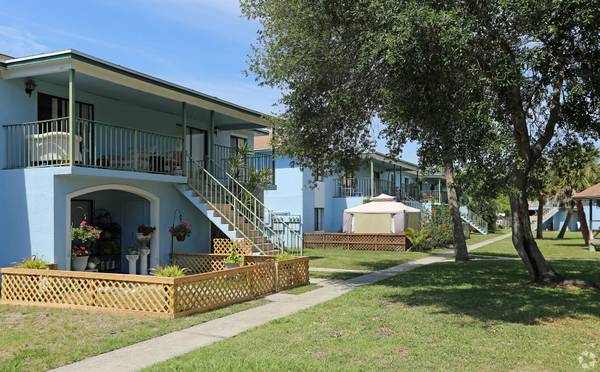 Tennis Court, Pool, On-site Maintenance