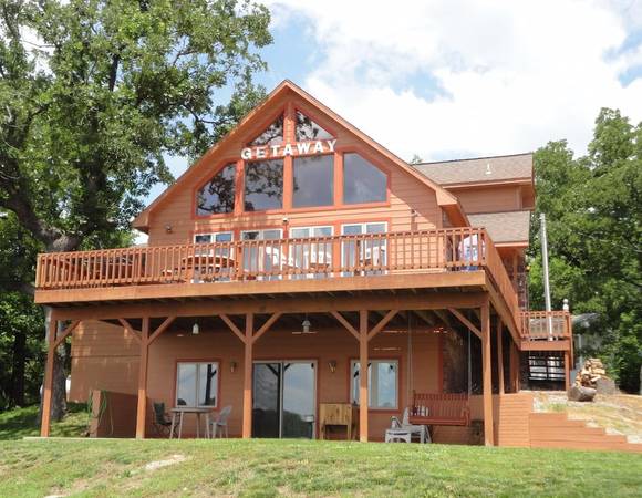 Beautiful 5 Bedroom Home on Table Rock Lake