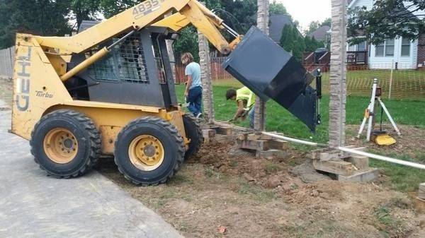 NEW SKID STEER CONCRETE BUCKET / HOPPER / SKIDSTEER CEMENT BUCKET NEW