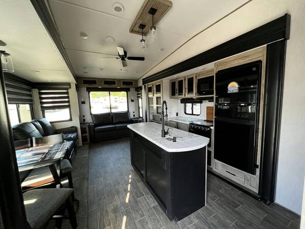 Forest River Arctic Wolf 291RL 5th Wheel RV – STORE TO DOOR DELIVERY!