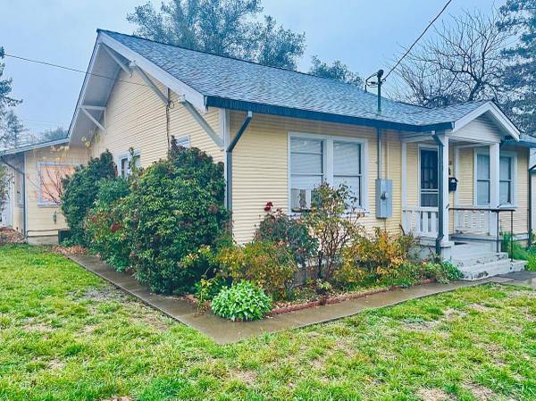 Gorgeous 2 Bedroom 1 Bath Home in Downtown Ukiah.