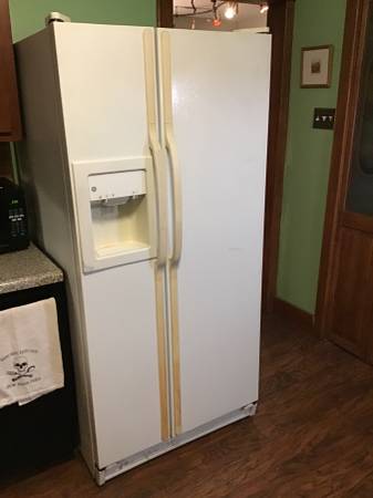 Refrigerator GE Side by Side