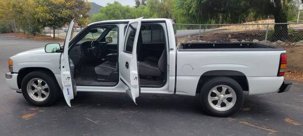 ????????Gmc Sierra 2006 1500 crew cab 68000 low original miles