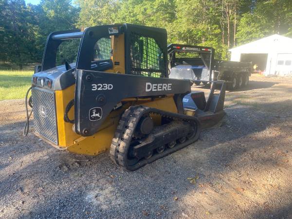 323D Deere skidsteer