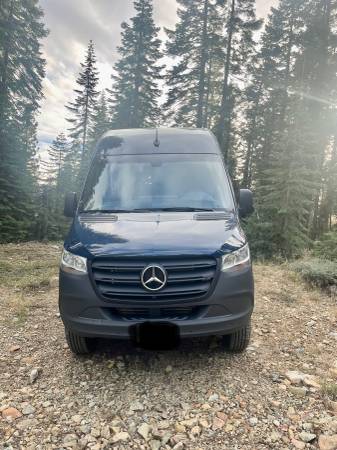 2022 4×4 Sprinter Crew Van 144