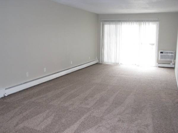 Free Month Rent Move In By 1/31, Pool, On-Site Laundry