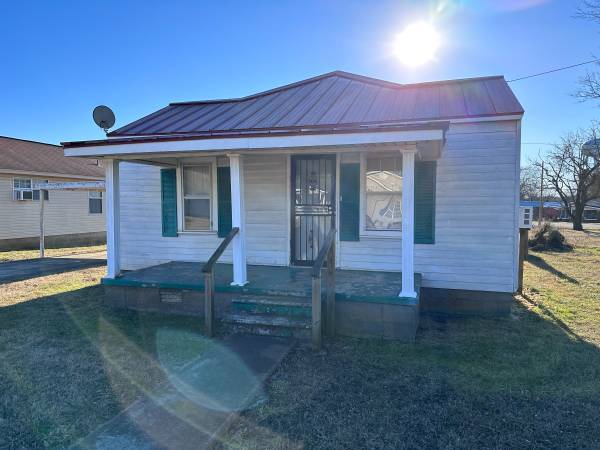 1213 E 20th Street ($675)