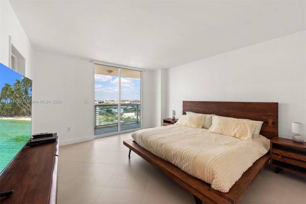 Spacious Furnished 2 bed / 2 bath At **1800 Club** Edgewater