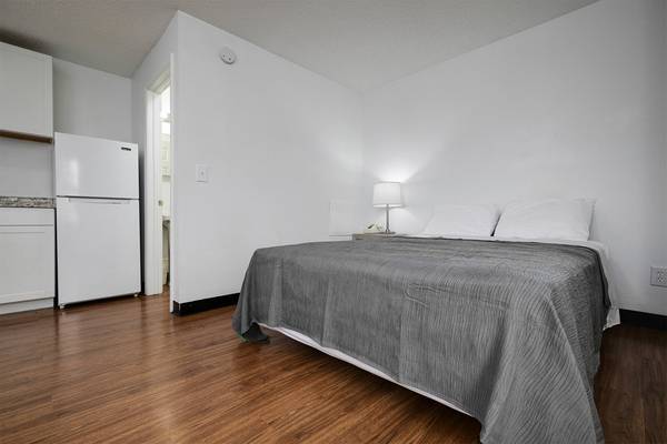 Handicapped Accessible Apartments, Flat Screen TVs, Fully Furnished