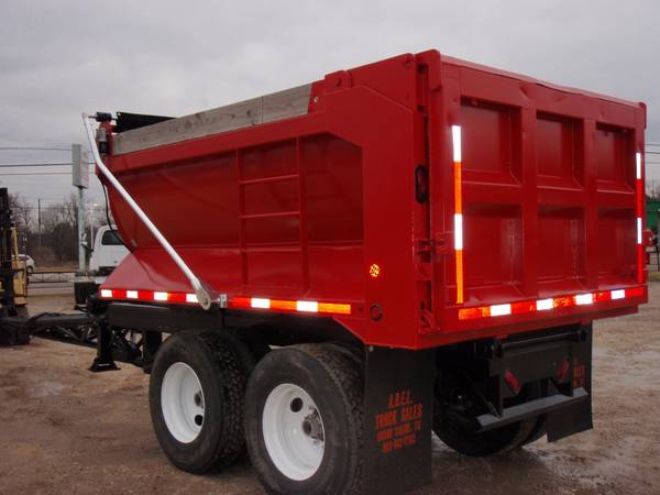 1985 Half Round Clements Pup Trailer