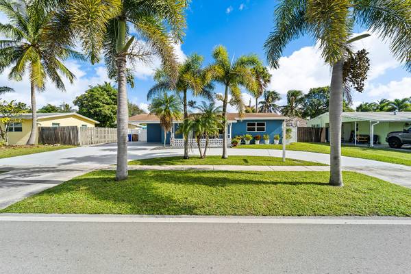 Undeniably Delightful! Home in Deerfield Beach. 3 Beds, 2 Baths