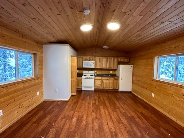 ** Cute, Cozy Dry Cabin For Rent **