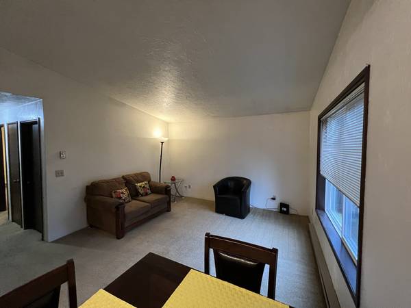 2 Bed 1 Bath Furnished Apartment, Valley Location