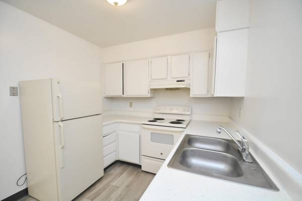 Pet friendly 2 bedroom available 1/30!