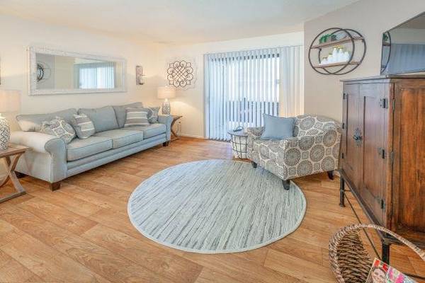 Plush Carpet & Woodgrain Flooring, Pet Friendly, Picnic Area