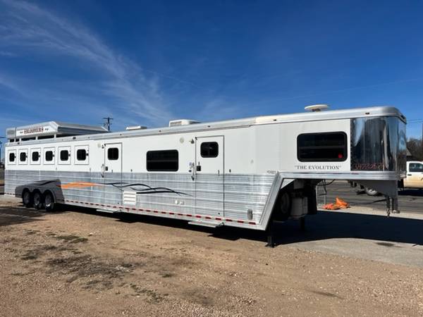 2007 Bloomer 6 Horse w/LQ