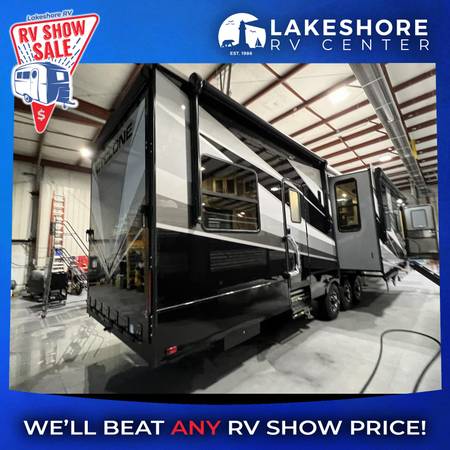 HEARTLAND CYCLONE 4014C 5TH WHEEL CAMPER RV TOY HAULER CUSTOM PAINT!