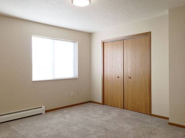 Refrigerator/Freezer, Smoke Free Building, Detached Garage