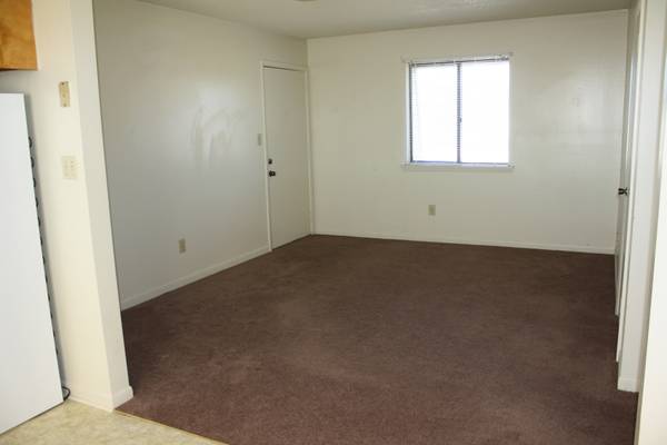 $365 1&2 Bedroom Apts