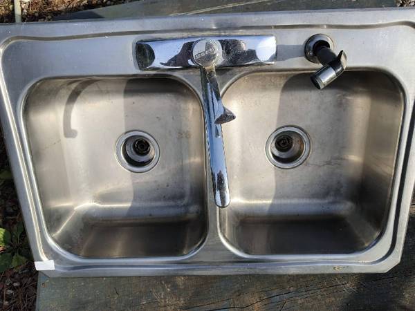 Nice Stainless Steel Double Sink With Moen Faucet