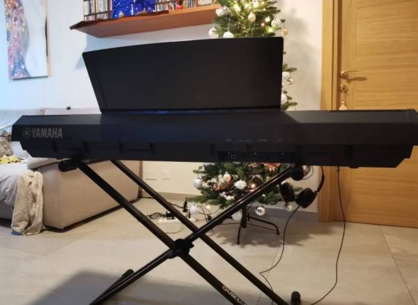 Yamaha P-105 digital Piano