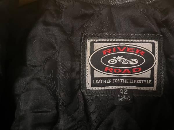 LEATHER MOTORCYCLE JACKET w/ quilted lining!